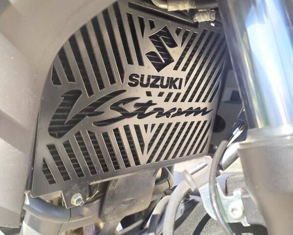 Черный Сузуки V-Strom 650, объемом двигателя 0.65 л и пробегом 31 тыс. км за 8300 $, фото 17 на Automoto.ua