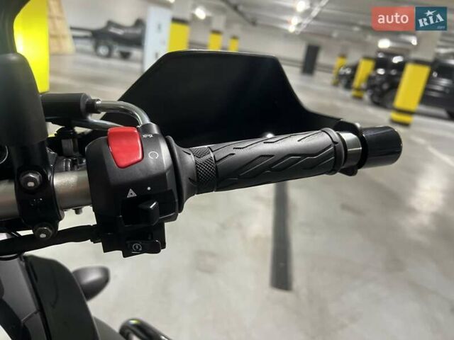 Черный Сузуки V-Strom 650, объемом двигателя 0.65 л и пробегом 5 тыс. км за 9900 $, фото 12 на Automoto.ua