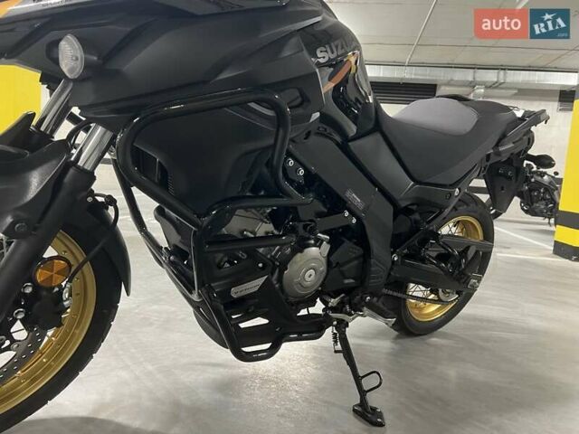 Черный Сузуки V-Strom 650, объемом двигателя 0.65 л и пробегом 5 тыс. км за 9900 $, фото 14 на Automoto.ua