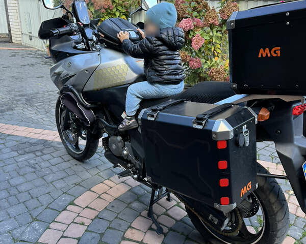 Сузуки V-Strom 650 2005 в Житомире на Automoto.ua Сузуки V-Strom 650, объемом двигателя 0.65 л и пробегом 54 тыс. км за 4900 $, фото 3 на Automoto.ua