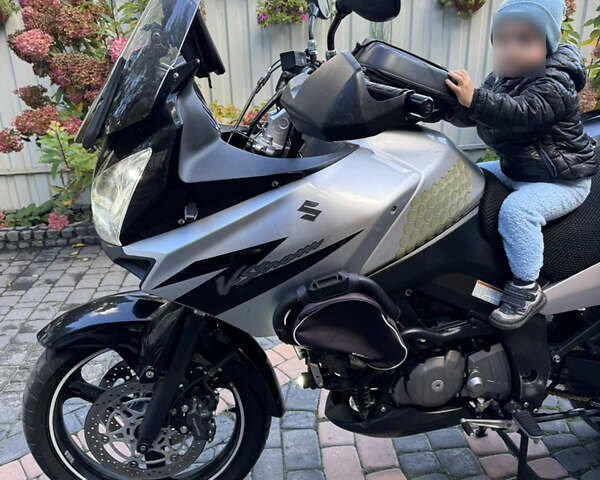 Сузуки V-Strom 650 2005 в Житомире на Automoto.ua Сузуки V-Strom 650, объемом двигателя 0.65 л и пробегом 54 тыс. км за 4900 $, фото 2 на Automoto.ua