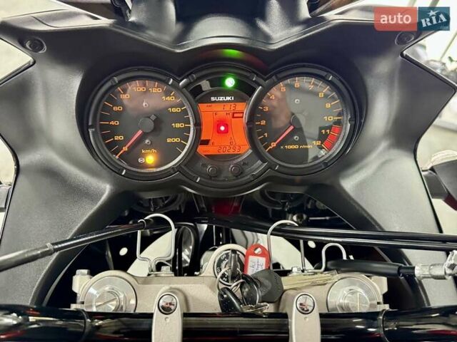 Сузуки V-Strom 650 2009 в Хмельницком на Automoto.ua Сузуки V-Strom 650, объемом двигателя 0.65 л и пробегом 20 тыс. км за 6299 $, фото 15 на Automoto.ua
