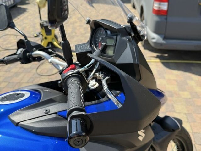 Сузуки V-Strom 650, объемом двигателя 0.65 л и пробегом 0 тыс. км за 8400 $, фото 13 на Automoto.ua
