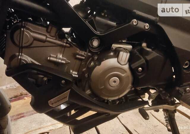 Сузуки V-Strom 650, объемом двигателя 0 л и пробегом 35 тыс. км за 2000 $, фото 1 на Automoto.ua