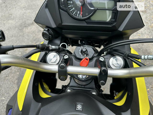 Жовтий Сузукі V-Strom 650, об'ємом двигуна 0.65 л та пробігом 9 тис. км за 9900 $, фото 24 на Automoto.ua