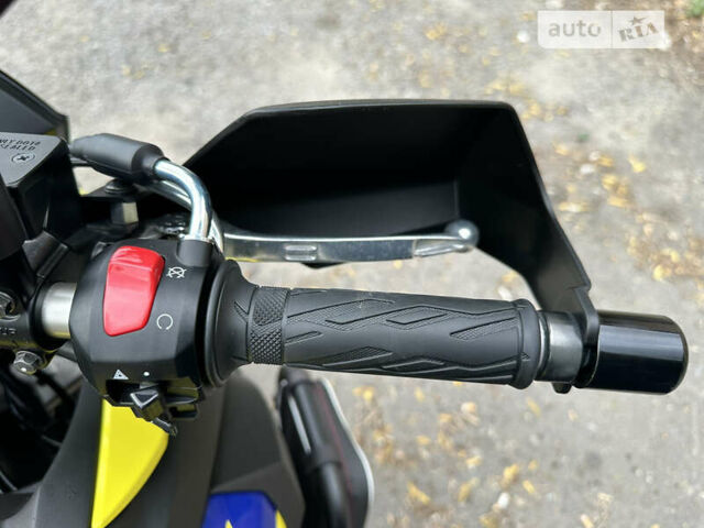 Жовтий Сузукі V-Strom 650, об'ємом двигуна 0.65 л та пробігом 9 тис. км за 9900 $, фото 23 на Automoto.ua