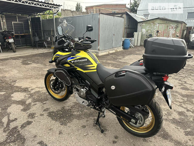 Жовтий Сузукі V-Strom 650, об'ємом двигуна 0.65 л та пробігом 9 тис. км за 9900 $, фото 6 на Automoto.ua