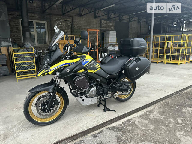 Жовтий Сузукі V-Strom 650, об'ємом двигуна 0.65 л та пробігом 9 тис. км за 9900 $, фото 17 на Automoto.ua