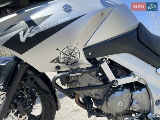 Сірий Сузукі V-Strom 650, об'ємом двигуна 0.65 л та пробігом 46 тис. км за 4250 $, фото 12 на Automoto.ua