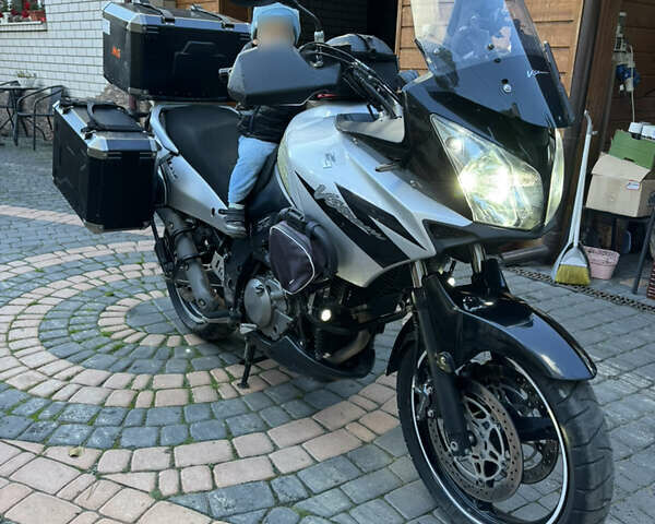 Серый Сузуки V-Strom 650, объемом двигателя 0.65 л и пробегом 54 тыс. км за 4500 $, фото 6 на Automoto.ua