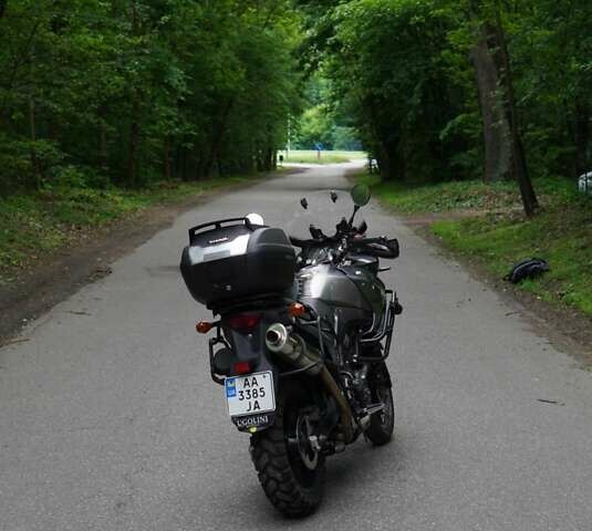 Серый Сузуки V-Strom 650, объемом двигателя 0.65 л и пробегом 52 тыс. км за 5800 $, фото 1 на Automoto.ua