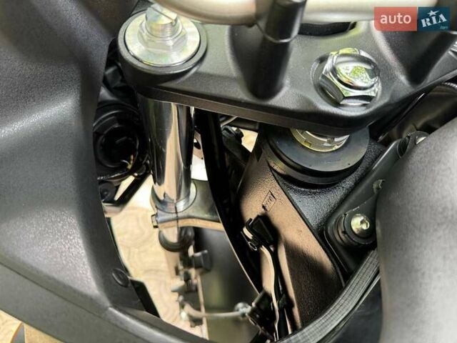 Серый Сузуки V-Strom 650, объемом двигателя 0.65 л и пробегом 8 тыс. км за 7950 $, фото 11 на Automoto.ua