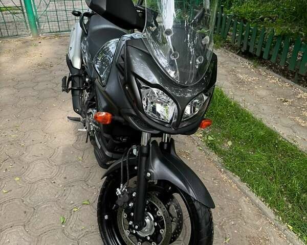 Серый Сузуки V-Strom 650, объемом двигателя 0.65 л и пробегом 8 тыс. км за 7950 $, фото 4 на Automoto.ua