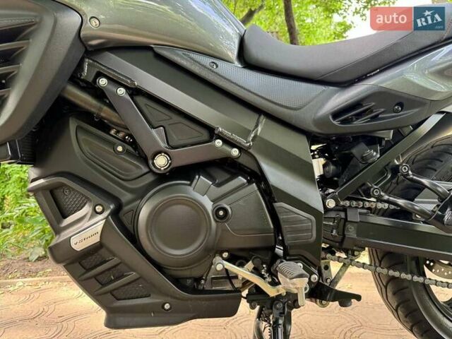 Серый Сузуки V-Strom 650, объемом двигателя 0.65 л и пробегом 8 тыс. км за 7950 $, фото 6 на Automoto.ua