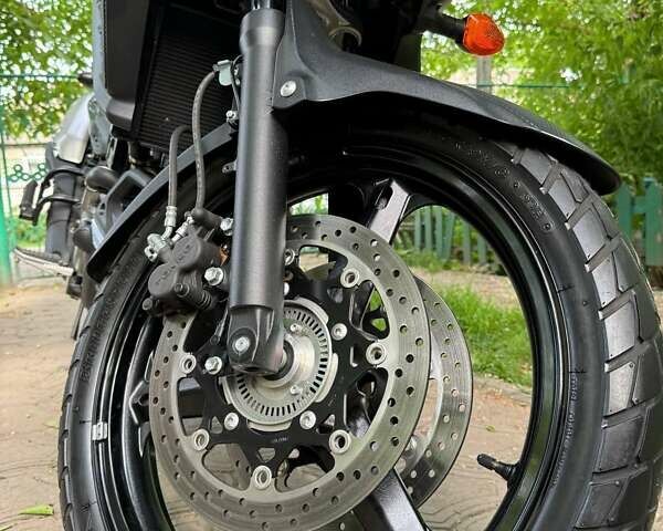 Серый Сузуки V-Strom 650, объемом двигателя 0.65 л и пробегом 8 тыс. км за 7950 $, фото 10 на Automoto.ua