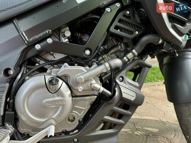 Серый Сузуки V-Strom 650, объемом двигателя 0.65 л и пробегом 8 тыс. км за 7950 $, фото 7 на Automoto.ua