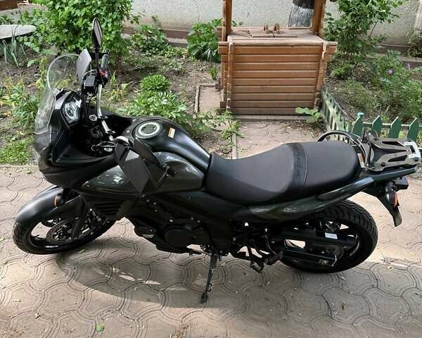 Серый Сузуки V-Strom 650, объемом двигателя 0.65 л и пробегом 8 тыс. км за 7950 $, фото 9 на Automoto.ua