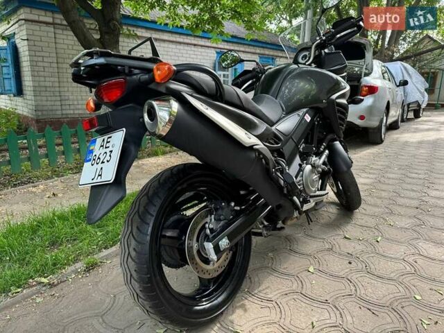 Серый Сузуки V-Strom 650, объемом двигателя 0.65 л и пробегом 8 тыс. км за 7950 $, фото 8 на Automoto.ua