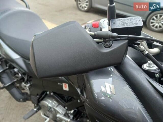 Серый Сузуки V-Strom 650, объемом двигателя 0 л и пробегом 7 тыс. км за 8200 $, фото 20 на Automoto.ua