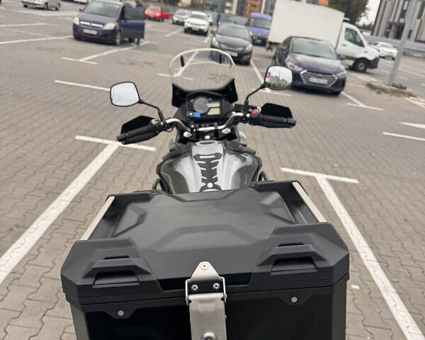 Серый Сузуки V-Strom 650, объемом двигателя 0.65 л и пробегом 10 тыс. км за 10000 $, фото 2 на Automoto.ua