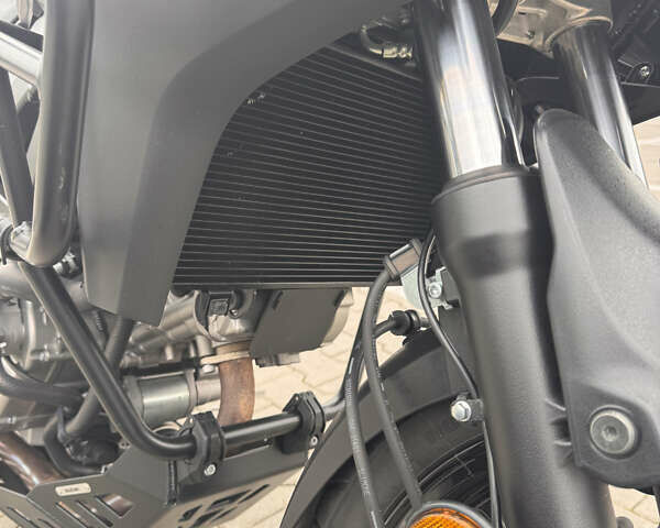 Серый Сузуки V-Strom 650, объемом двигателя 0.65 л и пробегом 10 тыс. км за 10000 $, фото 21 на Automoto.ua