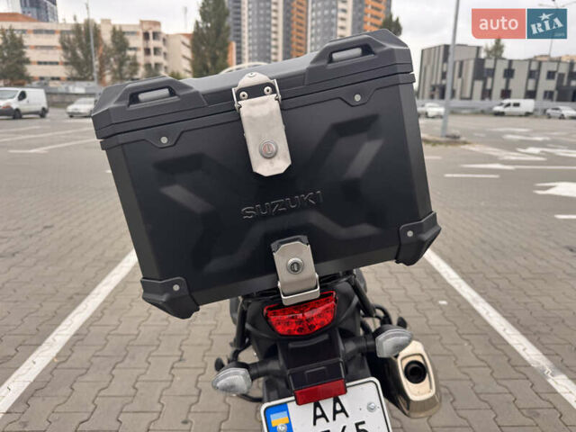 Серый Сузуки V-Strom 650, объемом двигателя 0.65 л и пробегом 10 тыс. км за 10000 $, фото 4 на Automoto.ua