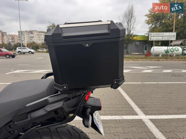 Серый Сузуки V-Strom 650, объемом двигателя 0.65 л и пробегом 10 тыс. км за 10000 $, фото 6 на Automoto.ua