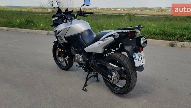 Серый Сузуки V-Strom 650, объемом двигателя 0.65 л и пробегом 45 тыс. км за 4799 $, фото 1 на Automoto.ua