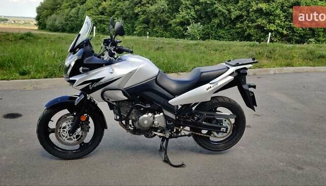 Серый Сузуки V-Strom 650, объемом двигателя 0.65 л и пробегом 45 тыс. км за 4799 $, фото 2 на Automoto.ua