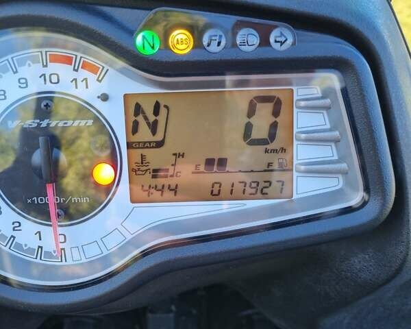 Синий Сузуки V-Strom 650, объемом двигателя 0 л и пробегом 18 тыс. км за 7500 $, фото 8 на Automoto.ua