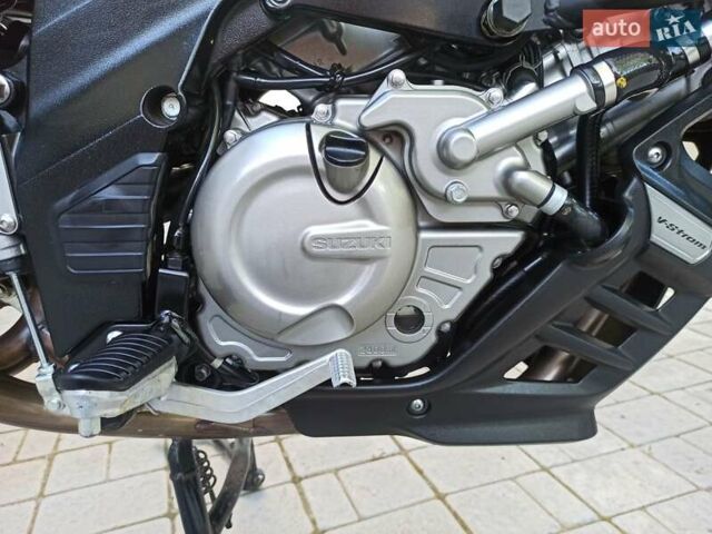 Синий Сузуки V-Strom 650, объемом двигателя 0.65 л и пробегом 6 тыс. км за 7550 $, фото 28 на Automoto.ua