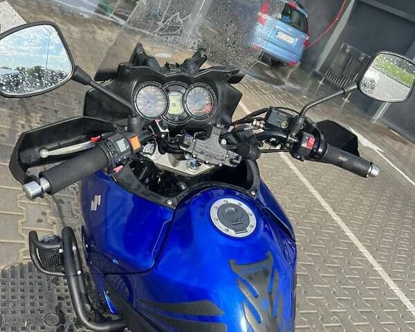 Синий Сузуки V-Strom 650, объемом двигателя 0.65 л и пробегом 83 тыс. км за 4400 $, фото 7 на Automoto.ua