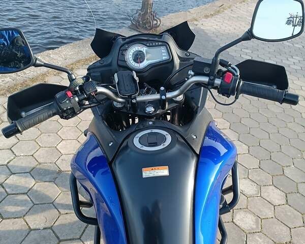 Синий Сузуки V-Strom 650, объемом двигателя 0.65 л и пробегом 30 тыс. км за 7600 $, фото 2 на Automoto.ua