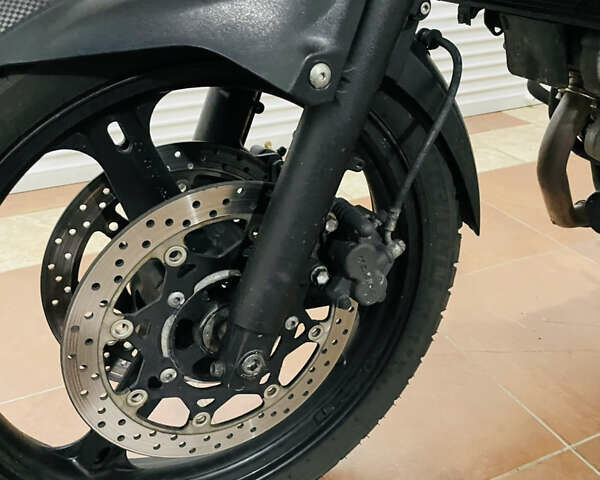 Сузуки V-Strom 650 2013 в Киеве на Automoto.ua Синий Сузуки V-Strom 650, объемом двигателя 0.65 л и пробегом 45 тыс. км за 7500 $, фото 10 на Automoto.ua