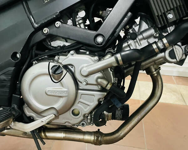 Сузуки V-Strom 650 2013 в Киеве на Automoto.ua Синий Сузуки V-Strom 650, объемом двигателя 0.65 л и пробегом 45 тыс. км за 7500 $, фото 19 на Automoto.ua