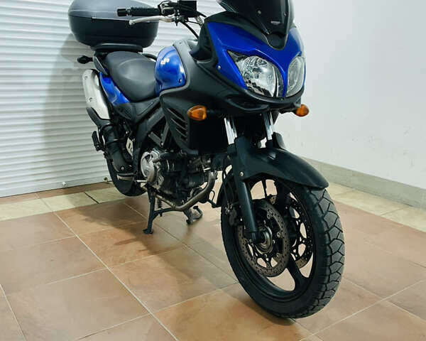 Сузуки V-Strom 650 2013 в Киеве на Automoto.ua Синий Сузуки V-Strom 650, объемом двигателя 0.65 л и пробегом 45 тыс. км за 7500 $, фото 2 на Automoto.ua