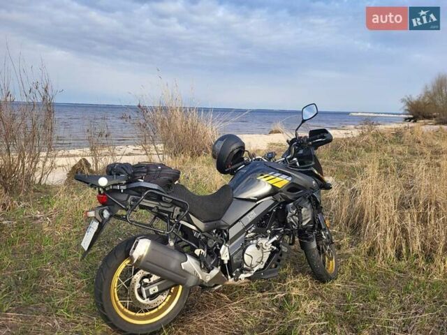 Черный Сузуки V-Strom 650/XT, объемом двигателя 0.65 л и пробегом 32 тыс. км за 8790 $, фото 3 на Automoto.ua