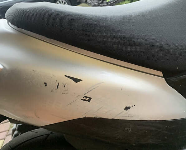 Серый Сузуки ZZ 50, объемом двигателя 0.05 л и пробегом 1 тыс. км за 325 $, фото 4 на Automoto.ua