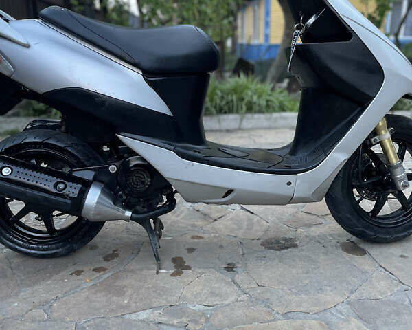 Серый Сузуки ZZ 50, объемом двигателя 49 л и пробегом 999 тыс. км за 575 $, фото 5 на Automoto.ua