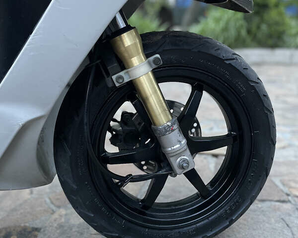 Серый Сузуки ZZ 50, объемом двигателя 49 л и пробегом 999 тыс. км за 575 $, фото 4 на Automoto.ua