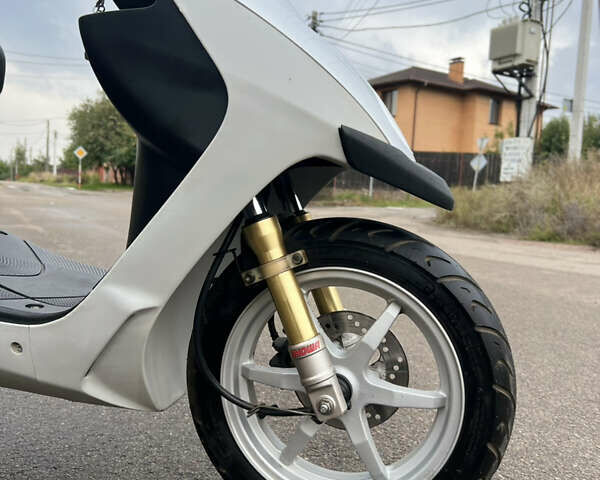 Серый Сузуки ZZ 50, объемом двигателя 49.9 л и пробегом 8 тыс. км за 850 $, фото 3 на Automoto.ua