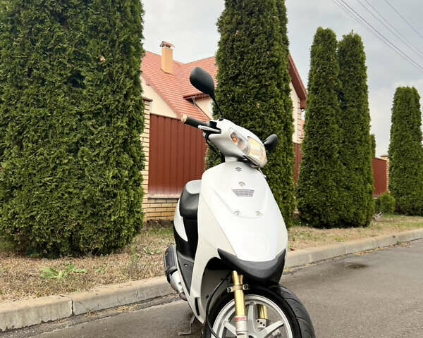 Серый Сузуки ZZ 50, объемом двигателя 49.9 л и пробегом 8 тыс. км за 850 $, фото 1 на Automoto.ua