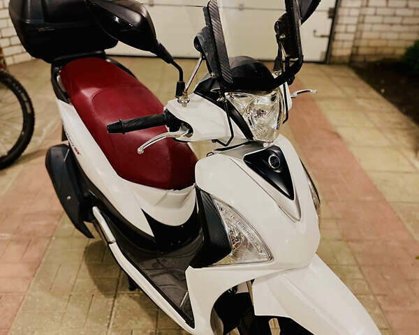 Белый Сим Симфони, объемом двигателя 7.5 л и пробегом 11 тыс. км за 1450 $, фото 2 на Automoto.ua