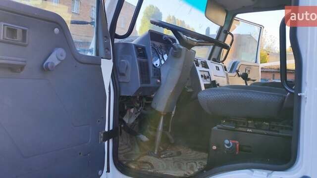 Белый TATA 1618, объемом двигателя 5.7 л и пробегом 203 тыс. км за 10400 $, фото 7 на Automoto.ua
