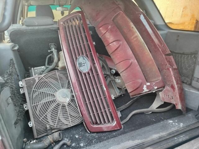 Красный TATA Сафари, объемом двигателя 2 л и пробегом 250 тыс. км за 1550 $, фото 5 на Automoto.ua