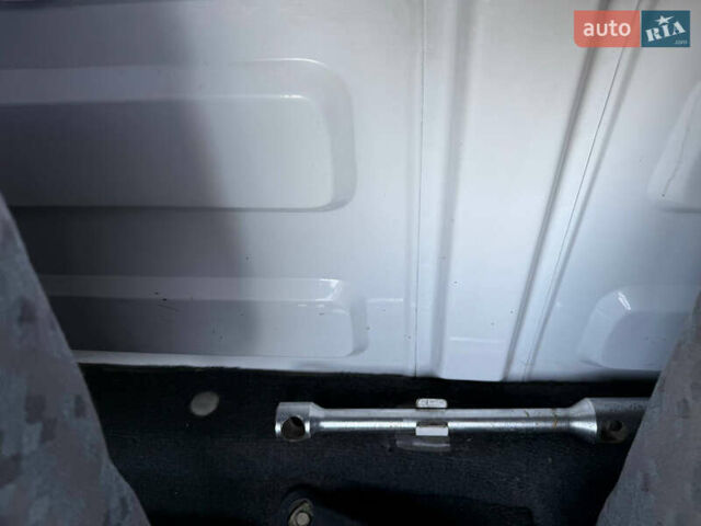 Белый TATA LPT 613, объемом двигателя 5.68 л и пробегом 64 тыс. км за 10800 $, фото 30 на Automoto.ua