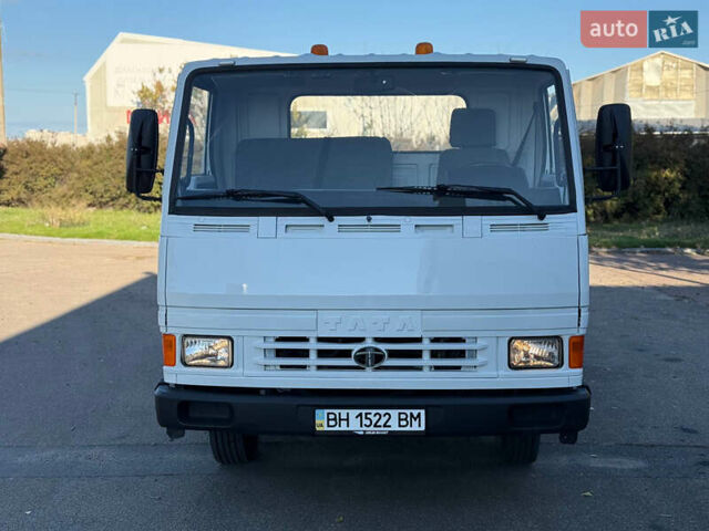 Белый TATA LPT 613, объемом двигателя 5.68 л и пробегом 64 тыс. км за 10800 $, фото 2 на Automoto.ua