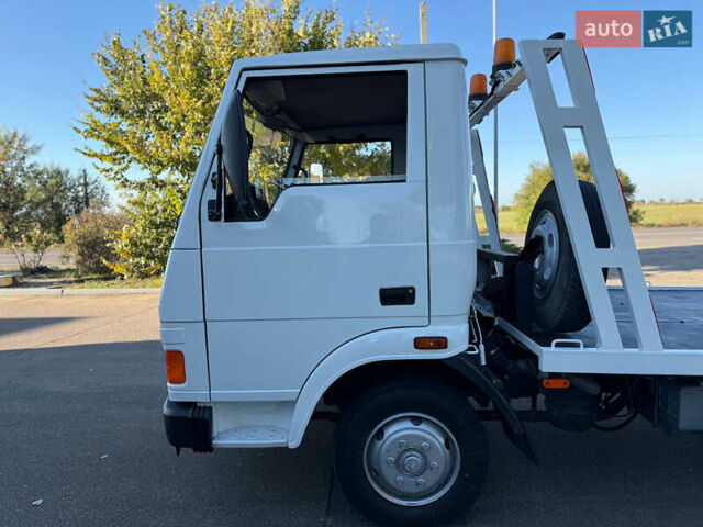 Белый TATA LPT 613, объемом двигателя 5.68 л и пробегом 64 тыс. км за 10800 $, фото 10 на Automoto.ua