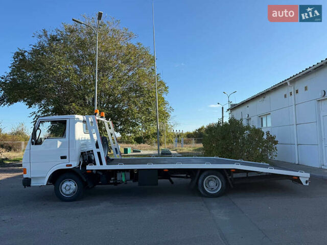 Белый TATA LPT 613, объемом двигателя 5.68 л и пробегом 64 тыс. км за 10800 $, фото 5 на Automoto.ua
