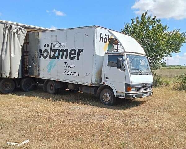 Белый TATA LPT 613, объемом двигателя 5.68 л и пробегом 499 тыс. км за 4300 $, фото 1 на Automoto.ua